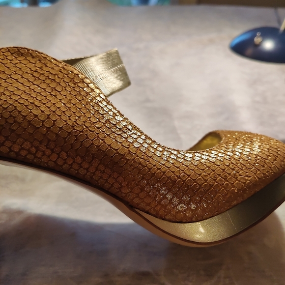 Carlos Santana Party Platform Stilettos. Gold . Size 10 Stretch Ankle Strap - Picture 9 of 9